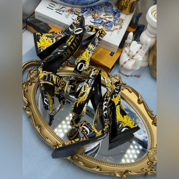 🆕 VERSACE JEANS COUTURE 🧿 NWOB Logo Couture Kirsten Heeled Sandals, Black Sz 8 - Picture 13 of 16